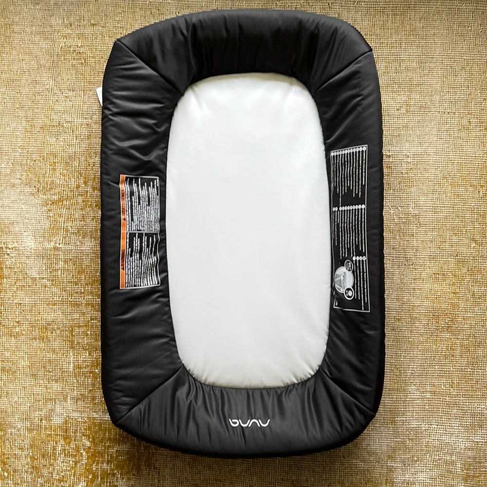 Nuna sena™ series changer Caviar